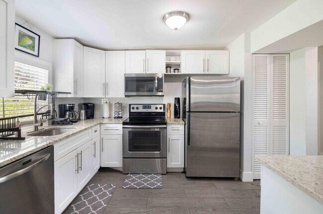 Primary Photo - 915 3rd St