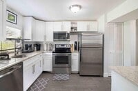 Building Photo - 915 3rd St