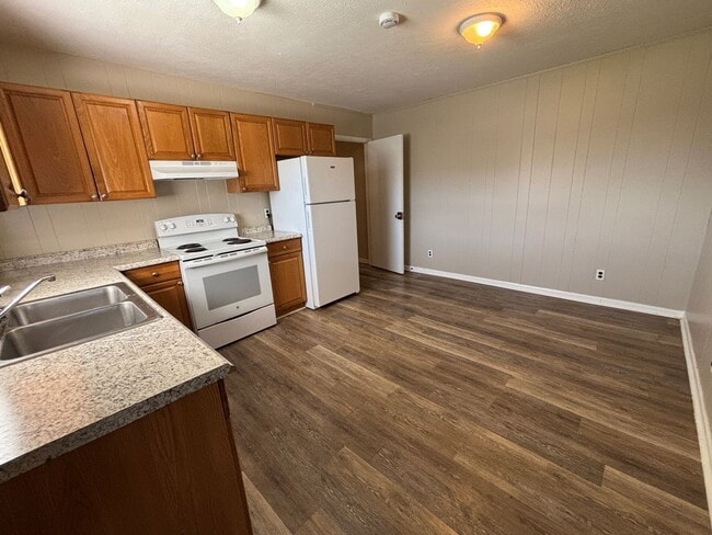 Building Photo - 4113-4115 W 22nd St