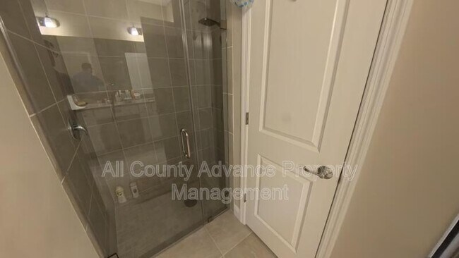 Building Photo - 2268 Spring Lake Ct