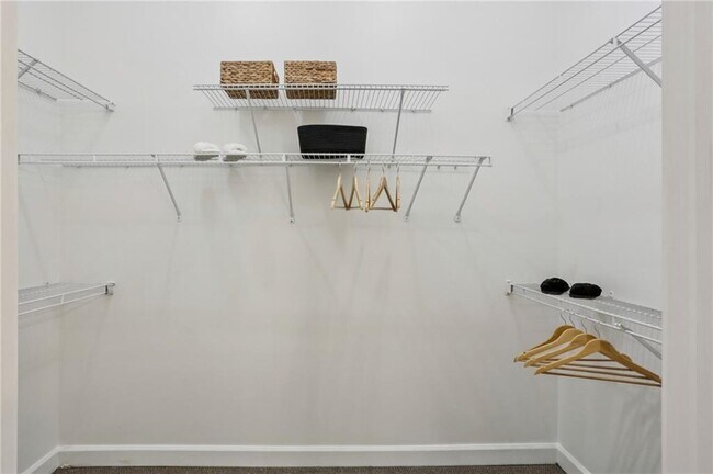 Building Photo - 711 Cosmopolitan Dr NE