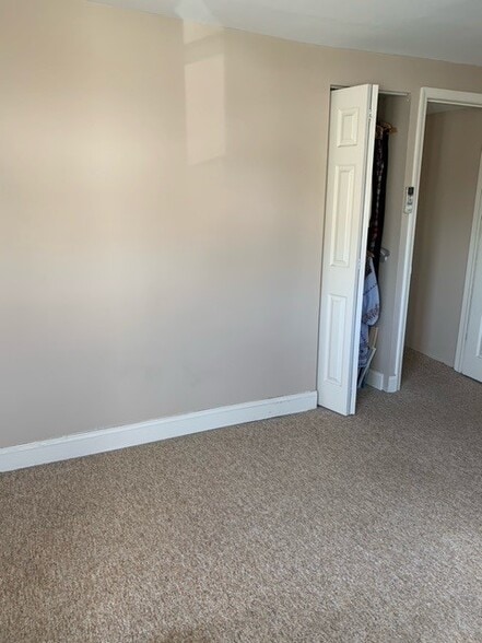 Building Photo - 7036 Ridge Ave