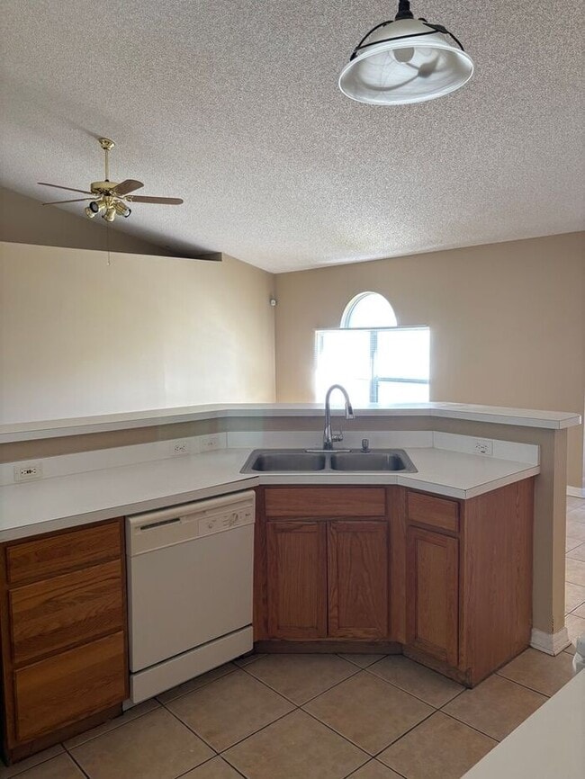 Building Photo - Single Family Home in Poinciana