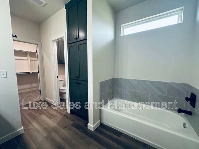 Building Photo - 16305 Villa Valeria Way