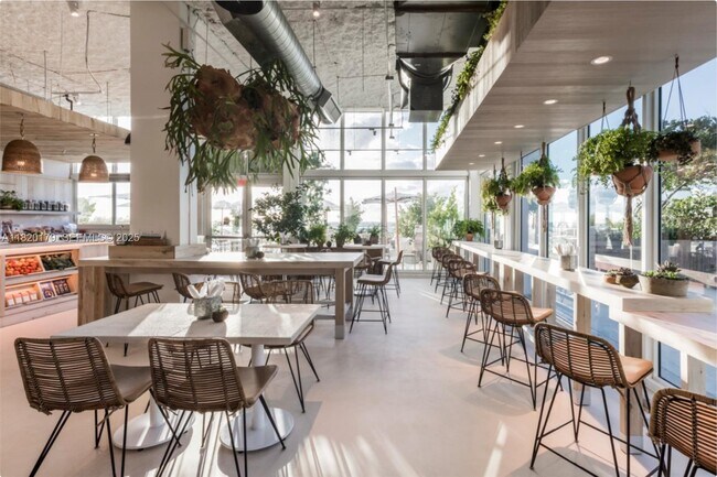 Building Photo - 102 24th St