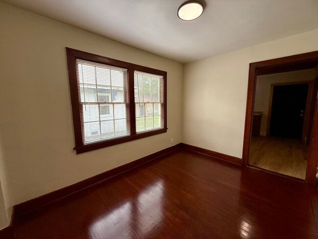Building Photo - Welcome to this Beautiful Home in Downtown Paragould, AR!