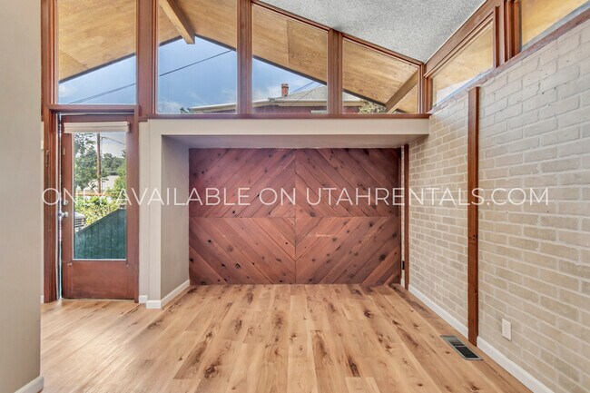 Building Photo - 1073 E 200 S