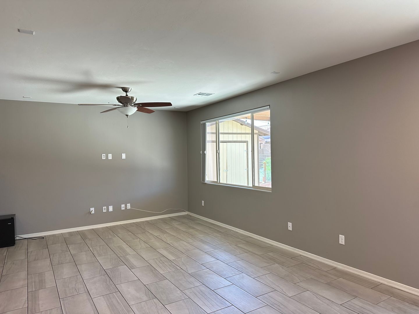 Building Photo - 1445 W Locke Dr