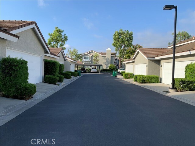 Building Photo - 662 Springbrook N