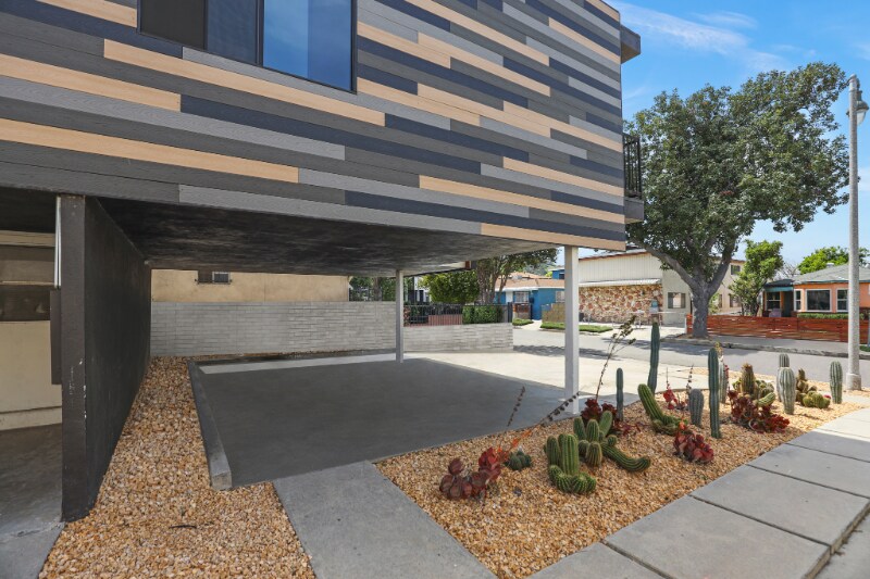 Building Photo - 2422 Meadowvale Ave