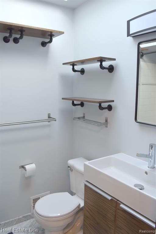 Building Photo - 607 Cherry Ave