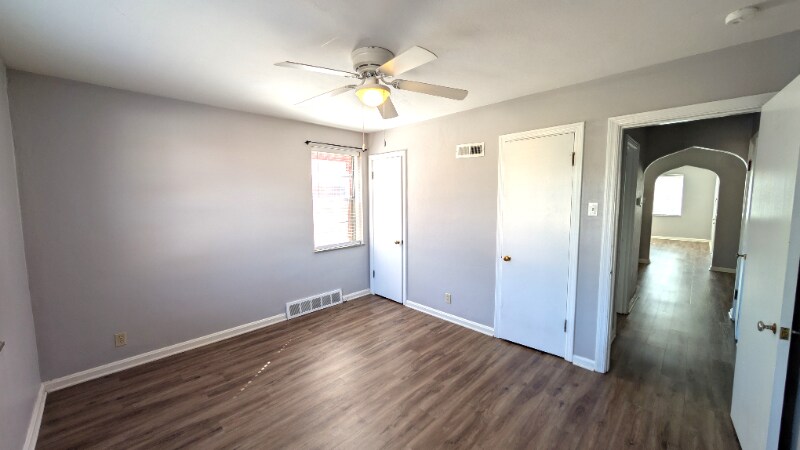 Building Photo - 5825 Sunshine Dr