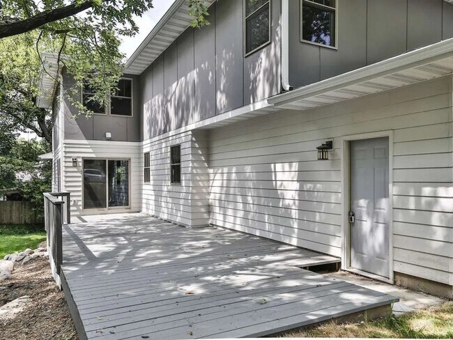 Building Photo - 5321 Interlachen Blvd