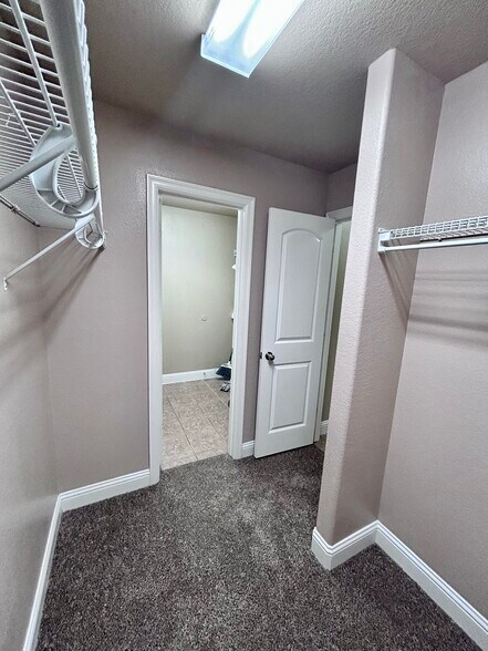 Building Photo - 1521 Applegate Way