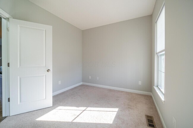 Building Photo - 4032 Stonehill Wy