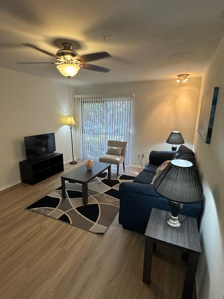 Building Photo - 1700 SW 16th Ct