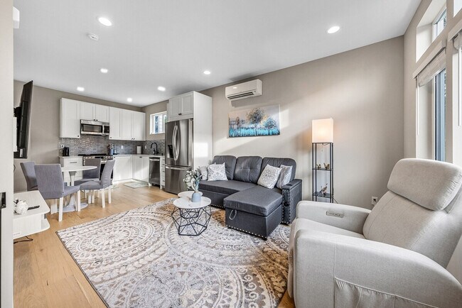 Building Photo - 305 18th Ave