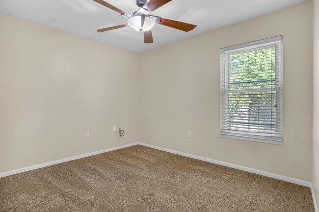 Building Photo - "Charming 3-Bedroom home in Valparaiso wit...