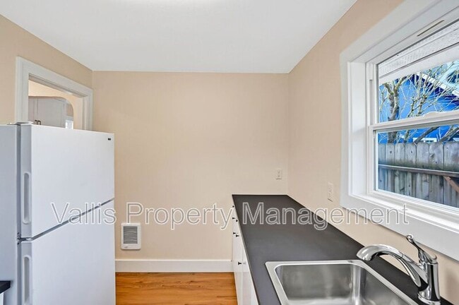 Building Photo - 351 19th St SE