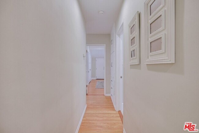 Building Photo - 21447 Providencia St