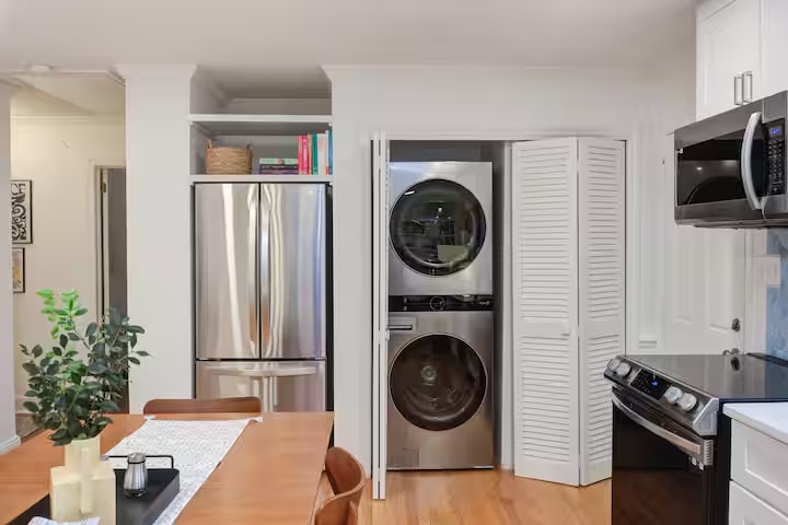 Building Photo - 107 S Wyrick St