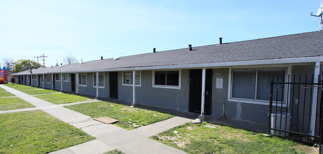 Building Photo - Carriage House Apartments