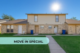 Building Photo - Stylish 2-Bedroom Townhome with Private Patios & Modern Finishes in Burleson, TX