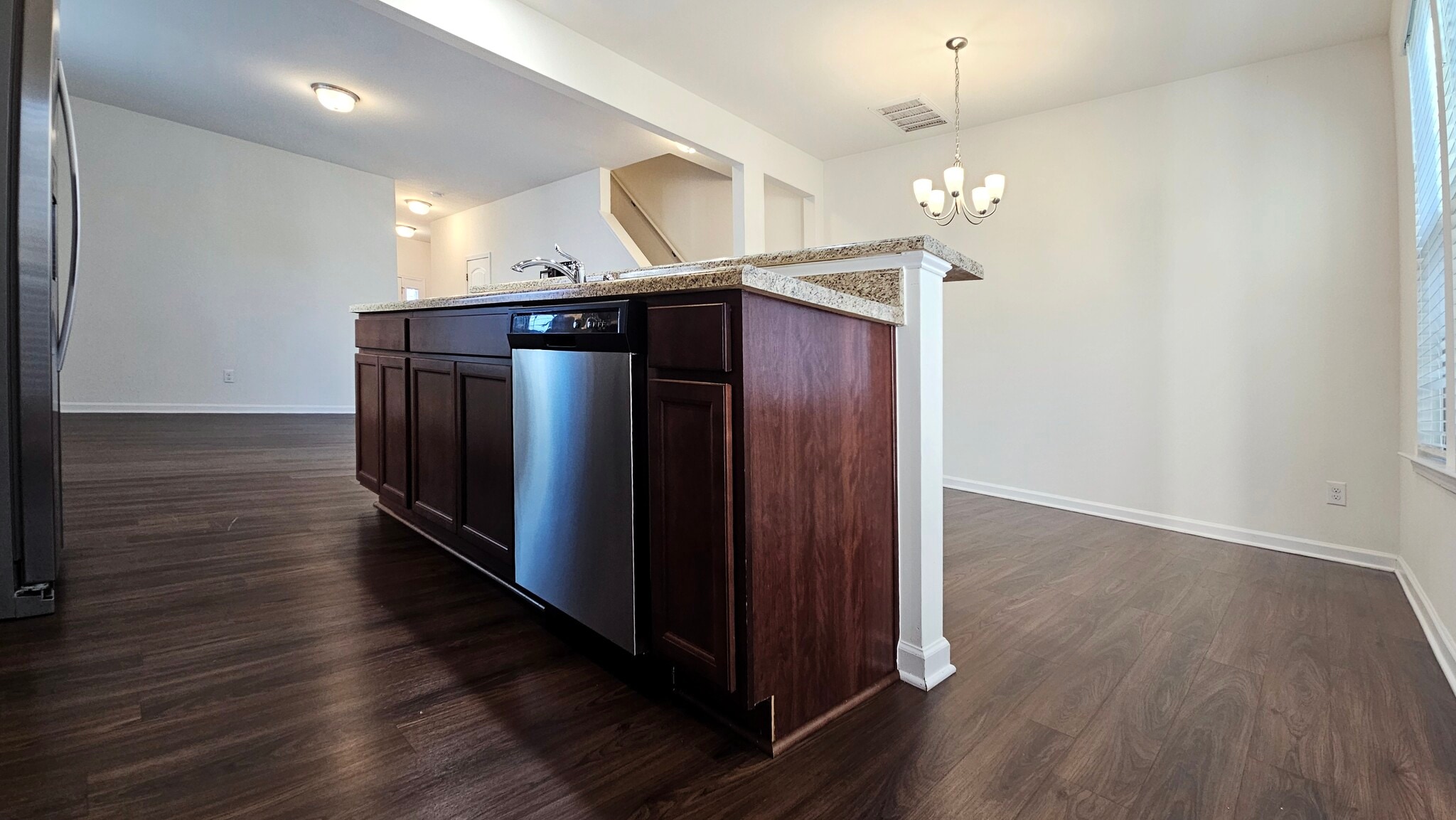 Building Photo - 90 W Grove Point Dr