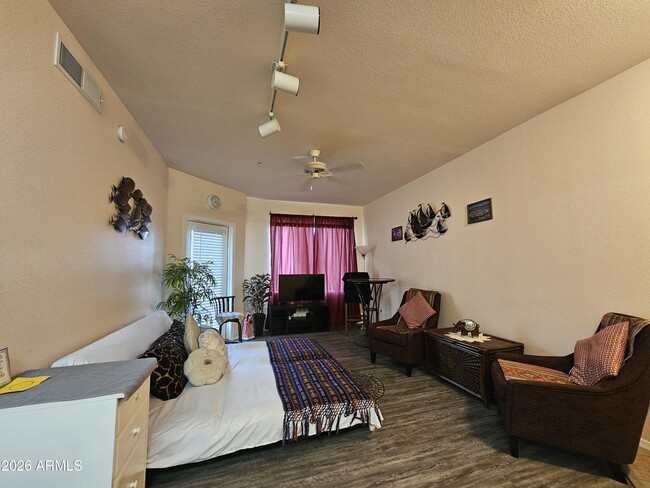 Building Photo - 18416 N Cave Creek Rd