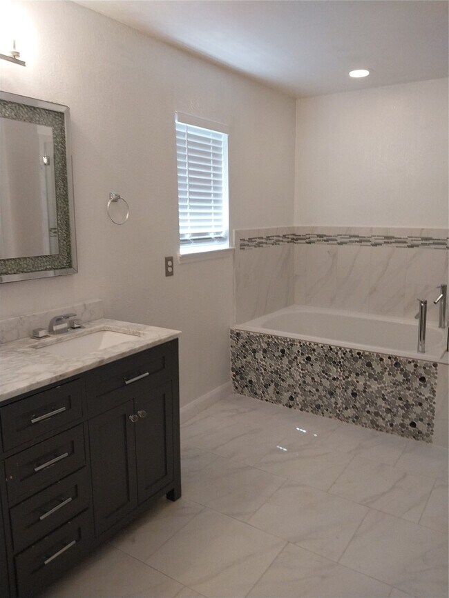 Building Photo - 7914 Tilbury Woods Ln