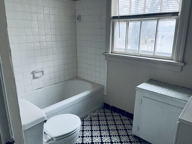 Building Photo - 2-Bedroom unit in Prime Oklahoma City Location