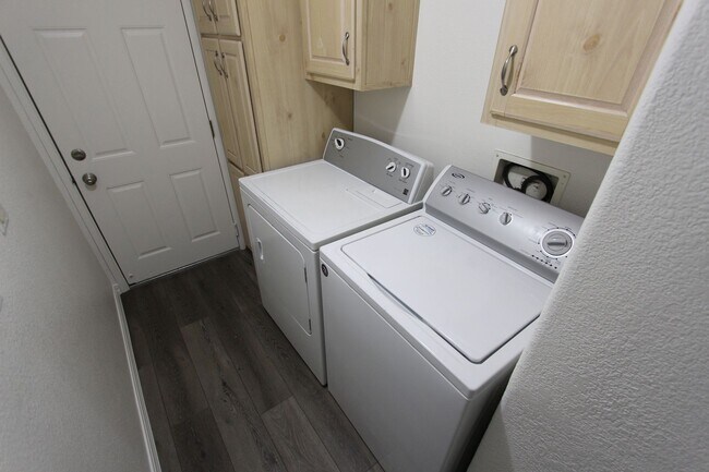 Building Photo - ** LEASE PENDING Parkside 3-Bedroom Home in Railroad Springs | Updated Interior | 2-Car Garage