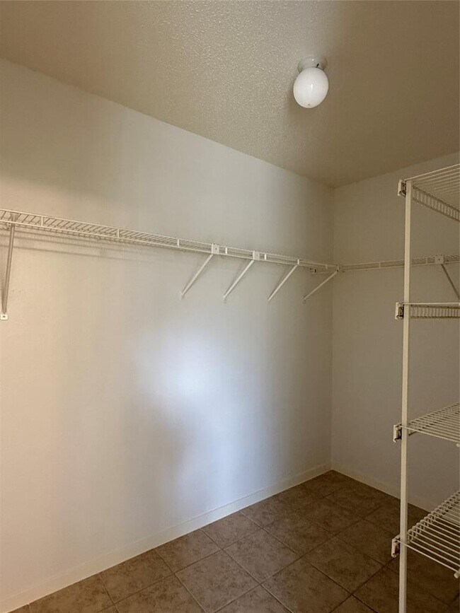 Building Photo - 10616 Mellow Meadow Dr