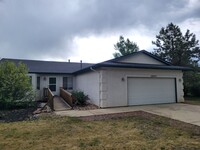 Building Photo - 3 Bed 2 Bath Ranch-Style Home - Available ...