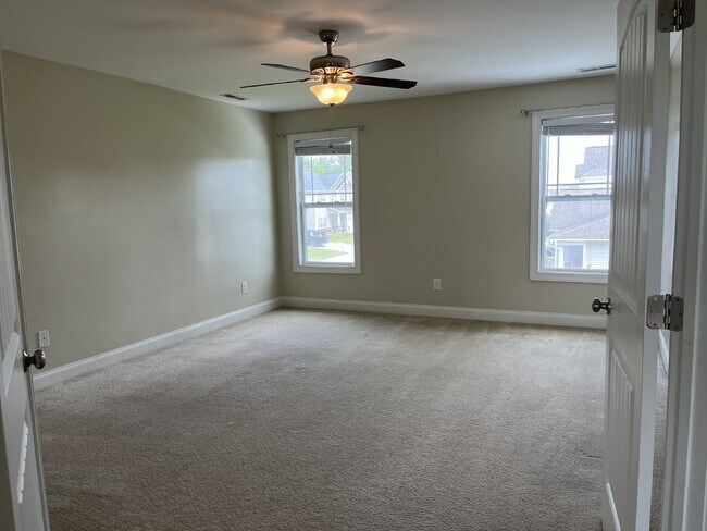 Building Photo - 834 Solomon Dr
