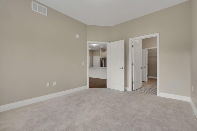 Building Photo - 6633 Dale Dr