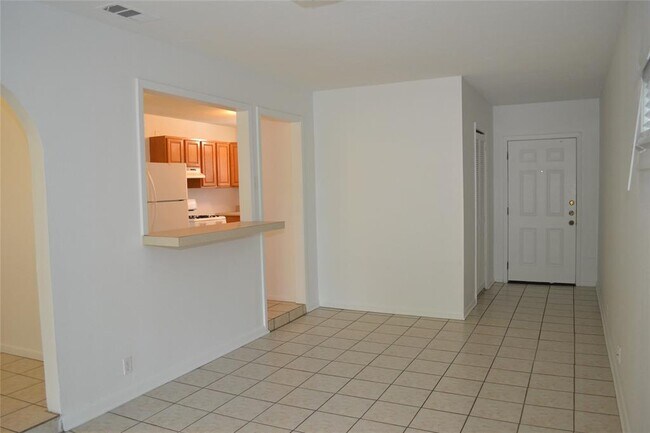 Building Photo - 1211 Ridgemont Dr