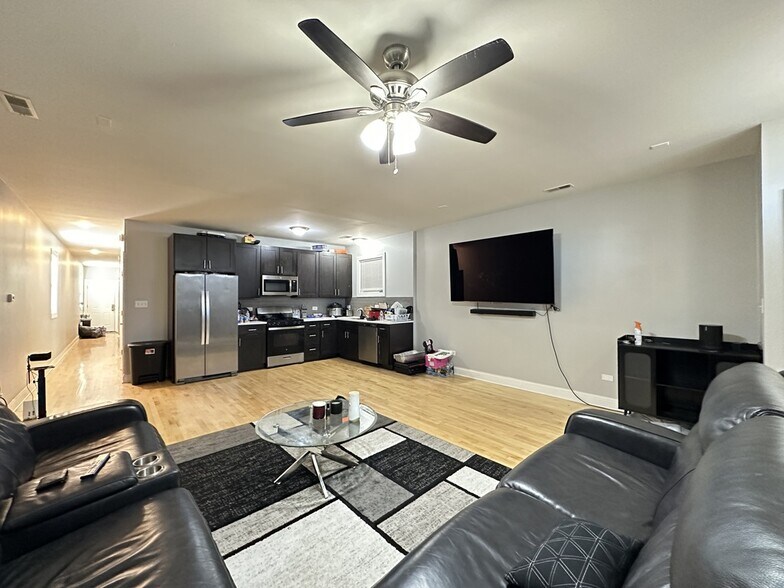 Building Photo - 364 N Hamlin Ave