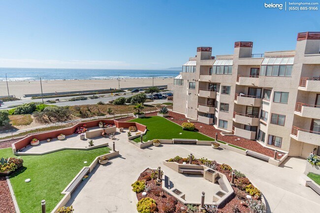 Building Photo - 875 La Playa St