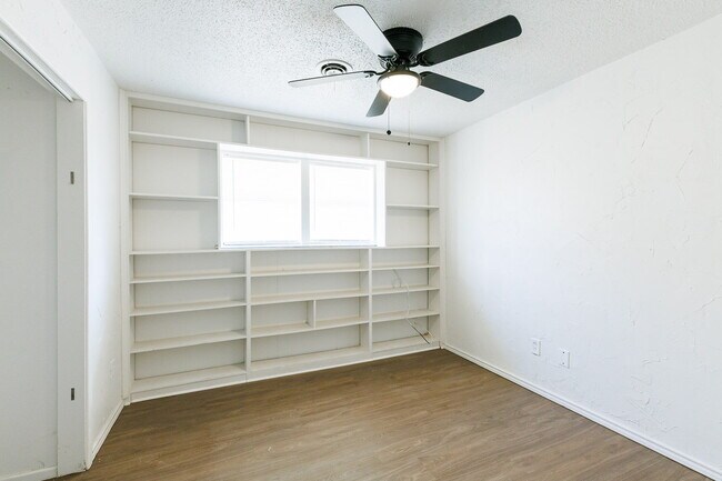 Building Photo - Updated 4 bedroom close to LCU and Tech