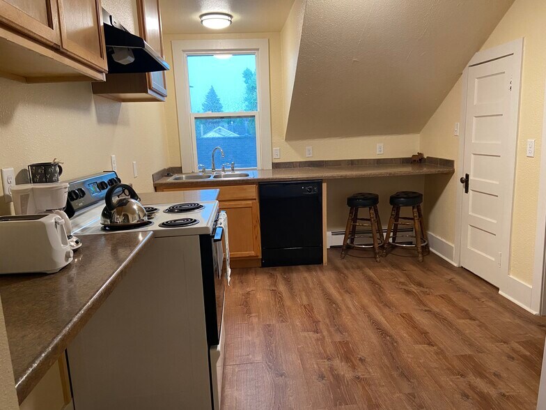 Kitchen - 1619 House Ave