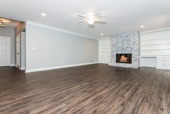 Building Photo - 2681 Ravenoaks Pl