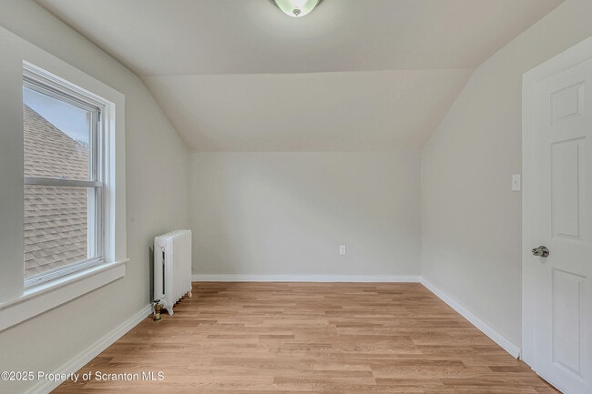 Building Photo - 613 Harrison Ave