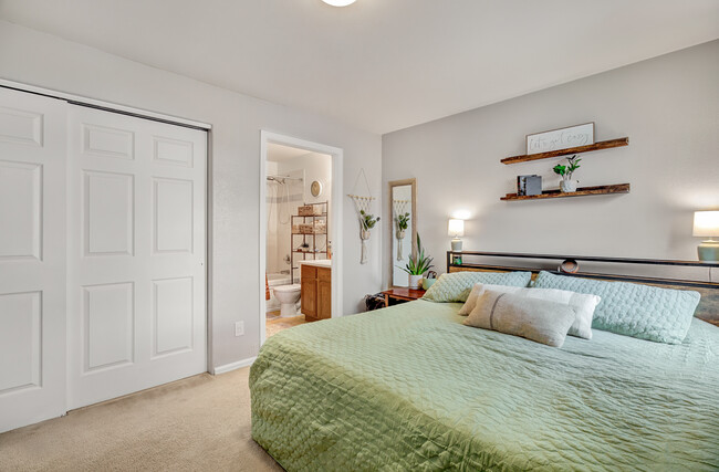 Master Bedroom with attached bathroom - 179 Ellers Grv