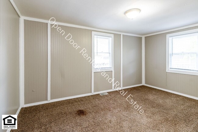 Building Photo - 2 bedroom home now available
