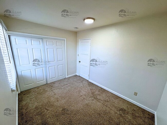 Building Photo - Newly upgraded 3 bd/1.5 bath with fenced yard