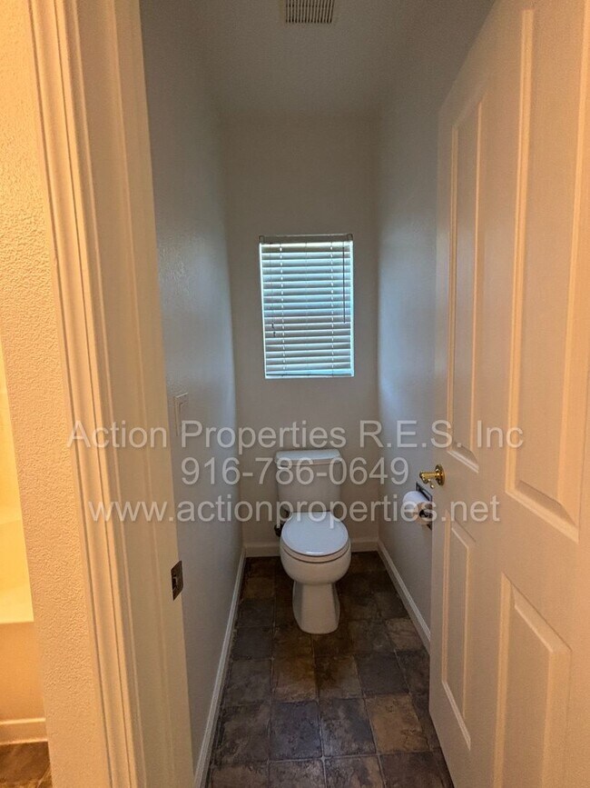 Building Photo - Action Properties Offering Immaculate Highland Reserve 4 Bedroom 2 Bath, 1581 sqft, New Paint and...