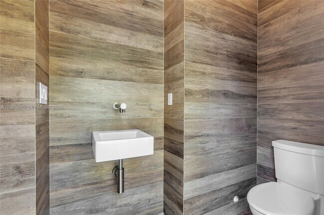 Building Photo - 776 NE 74th St