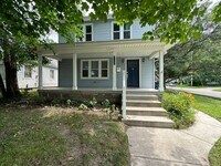 Building Photo - Adorable Three Bedroom Home with Central Air!