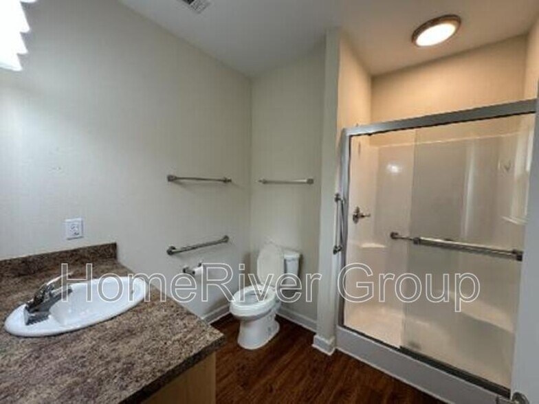 Building Photo - 3909 Throne Ct